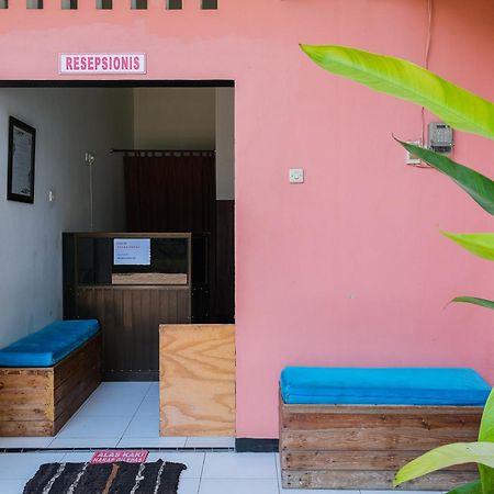 ホテル Reddoorz Syariah Near Rsud Tuban エクステリア 写真